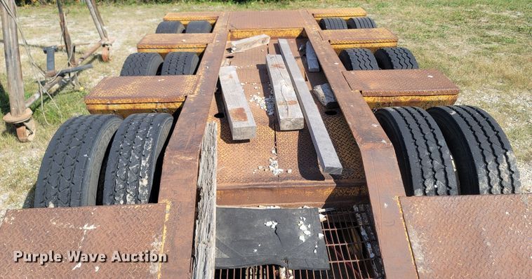 image for item LN9586 2002 Eager Beaver 50GSL  lowboy equipment trailer