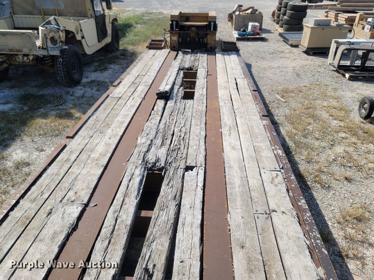 image for item LN9586 2002 Eager Beaver 50GSL  lowboy equipment trailer