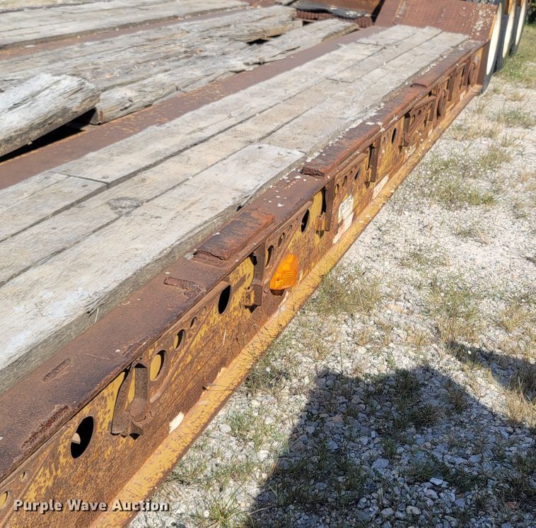 image for item LN9586 2002 Eager Beaver 50GSL  lowboy equipment trailer