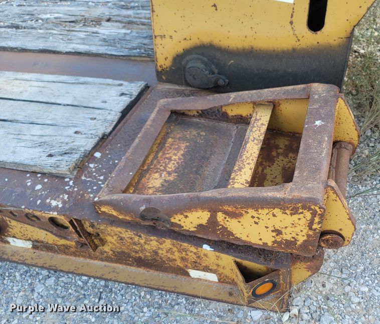 image for item LN9586 2002 Eager Beaver 50GSL  lowboy equipment trailer