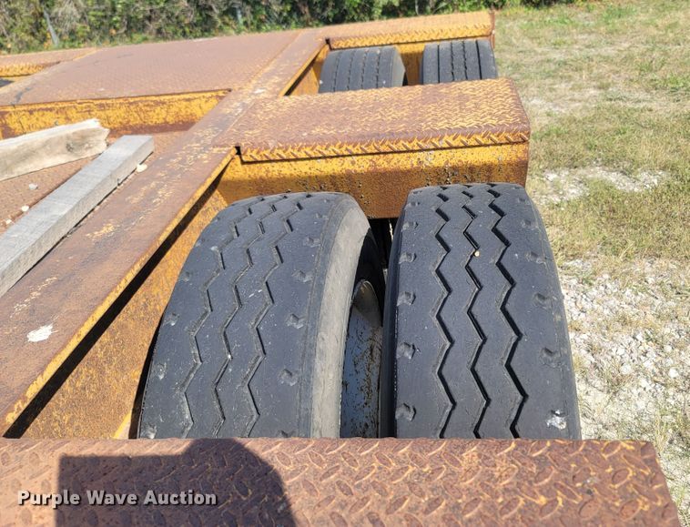 image for item LN9586 2002 Eager Beaver 50GSL  lowboy equipment trailer