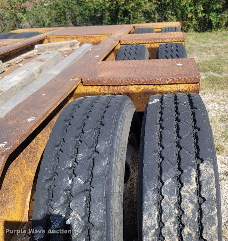 image for item LN9586 2002 Eager Beaver 50GSL  lowboy equipment trailer