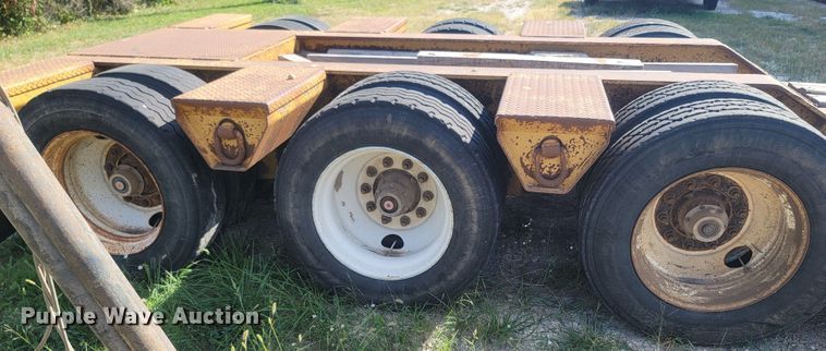 image for item LN9586 2002 Eager Beaver 50GSL  lowboy equipment trailer