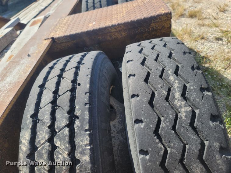 image for item LN9586 2002 Eager Beaver 50GSL  lowboy equipment trailer