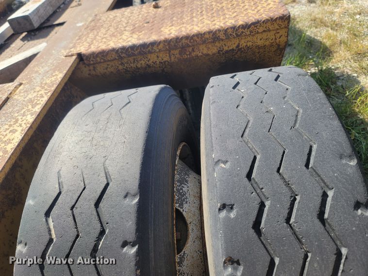 image for item LN9586 2002 Eager Beaver 50GSL  lowboy equipment trailer