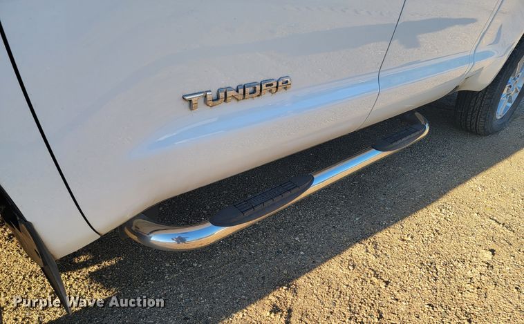 image for item LO9098 2014 Toyota Tundra  Double Cab pickup truck