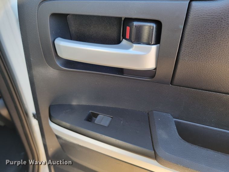 image for item LO9098 2014 Toyota Tundra  Double Cab pickup truck