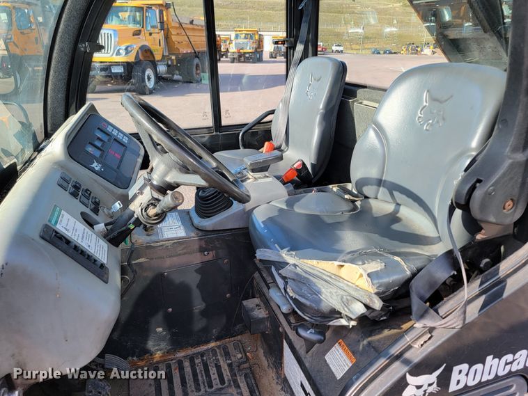 image for item LO9214 2012 Bobcat Toolcat 5600  utility vehicle
