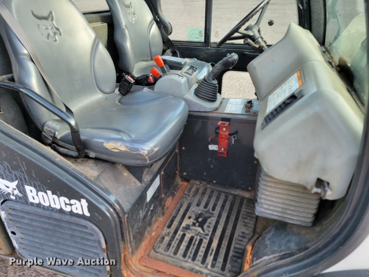 image for item LO9214 2012 Bobcat Toolcat 5600  utility vehicle