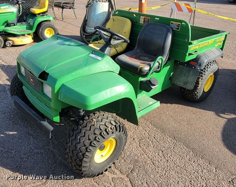 image for item LO9228 2002 John Deere Gator 4x2  utility vehicle