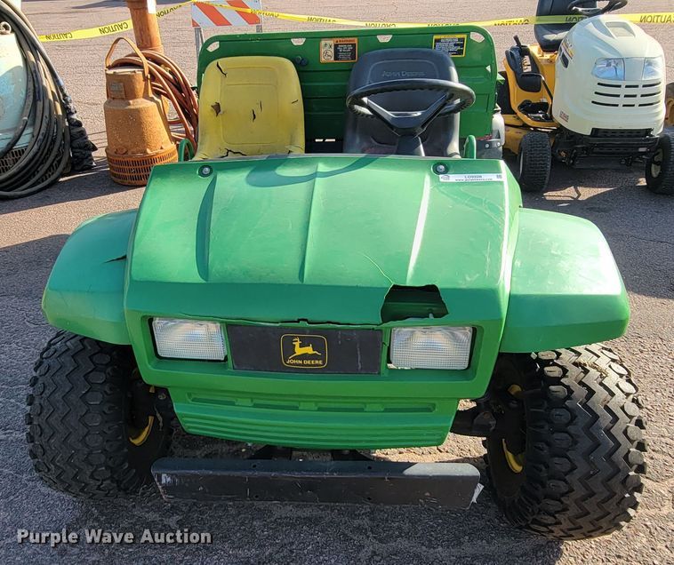image for item LO9228 2002 John Deere Gator 4x2  utility vehicle