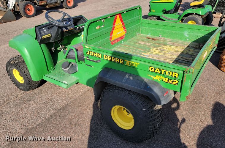 image for item LO9228 2002 John Deere Gator 4x2  utility vehicle