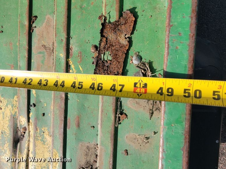 image for item LO9228 2002 John Deere Gator 4x2  utility vehicle