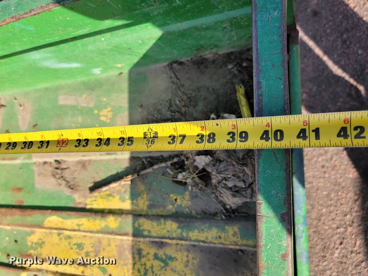 image for item LO9228 2002 John Deere Gator 4x2  utility vehicle