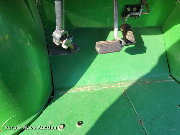 image for item LO9228 2002 John Deere Gator 4x2  utility vehicle