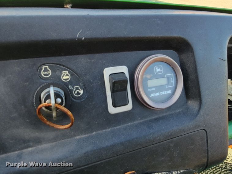 image for item LO9228 2002 John Deere Gator 4x2  utility vehicle