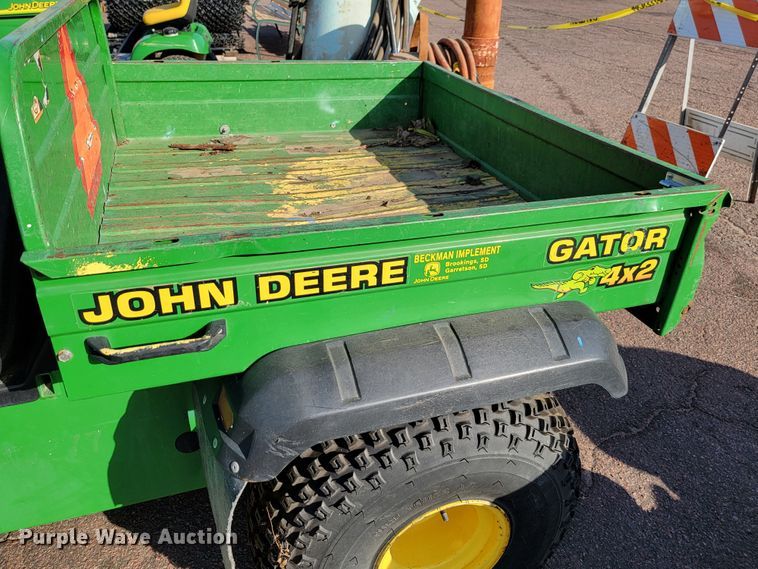 image for item LO9228 2002 John Deere Gator 4x2  utility vehicle