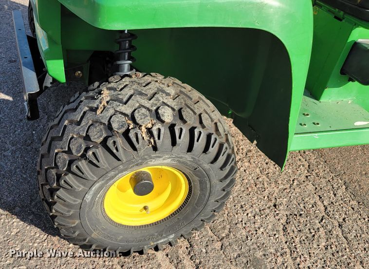 image for item LO9228 2002 John Deere Gator 4x2  utility vehicle