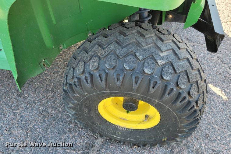 image for item LO9228 2002 John Deere Gator 4x2  utility vehicle