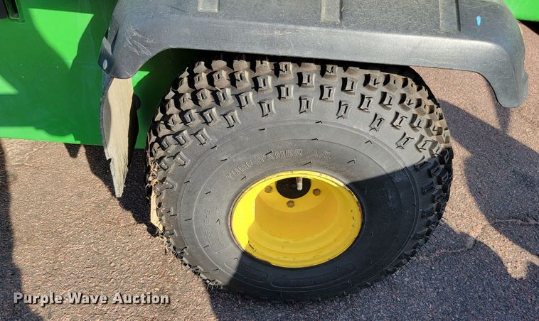 image for item LO9228 2002 John Deere Gator 4x2  utility vehicle