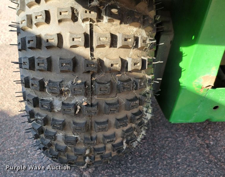 image for item LO9228 2002 John Deere Gator 4x2  utility vehicle