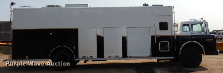 image for item MH9186 1987 Ford 8000  mobile command center