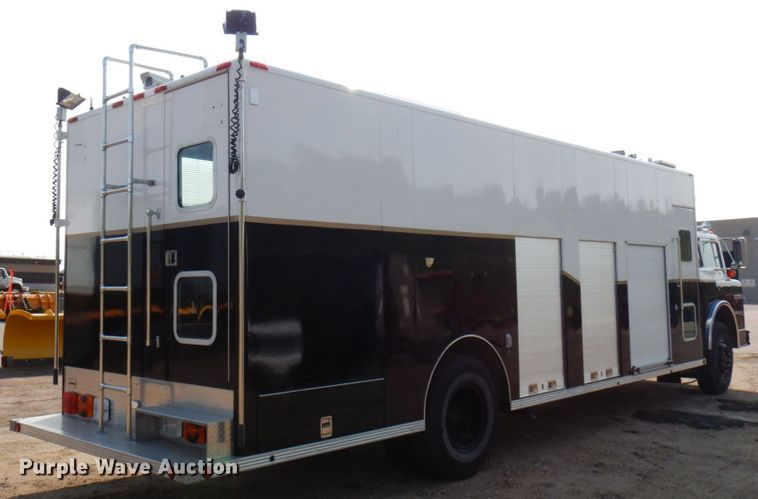 image for item MH9186 1987 Ford 8000  mobile command center