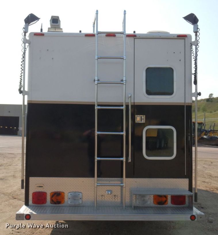 image for item MH9186 1987 Ford 8000  mobile command center