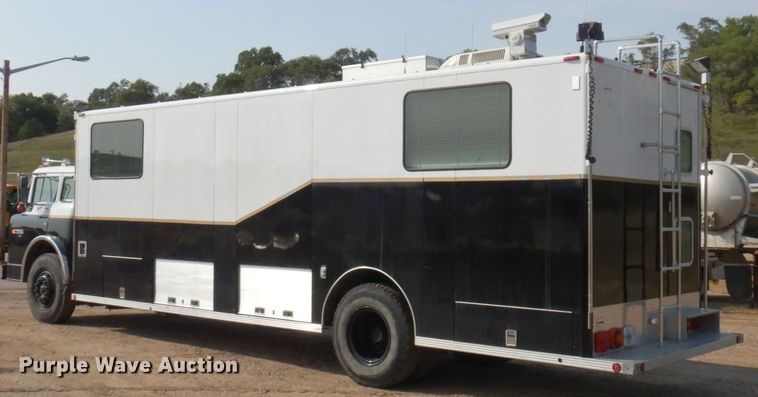 image for item MH9186 1987 Ford 8000  mobile command center