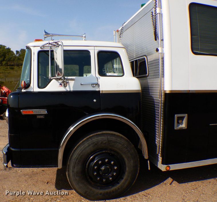 image for item MH9186 1987 Ford 8000  mobile command center