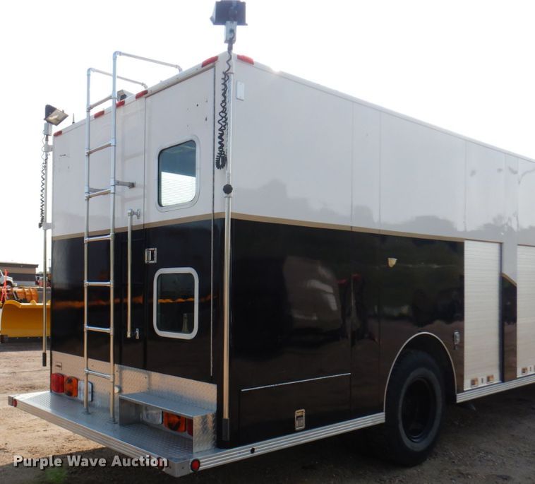 image for item MH9186 1987 Ford 8000  mobile command center