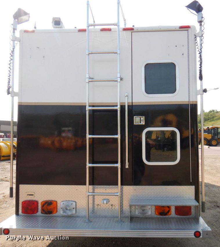 image for item MH9186 1987 Ford 8000  mobile command center