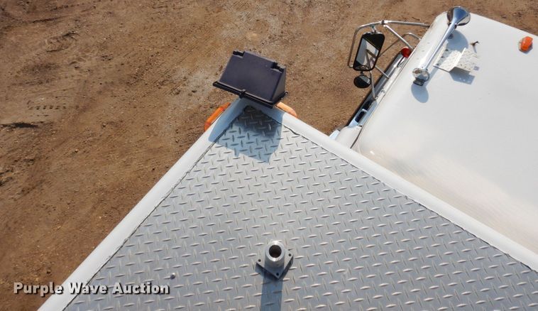 image for item MH9186 1987 Ford 8000  mobile command center