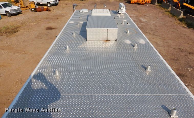 image for item MH9186 1987 Ford 8000  mobile command center