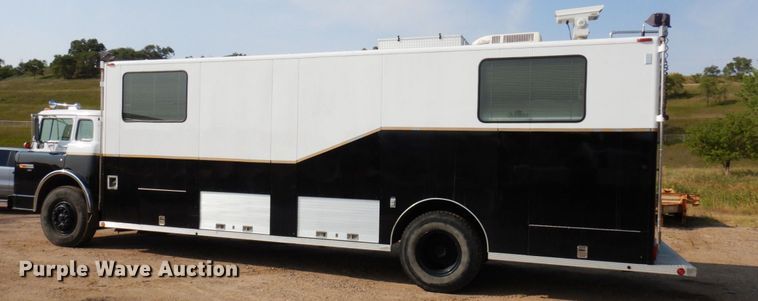 image for item MH9186 1987 Ford 8000  mobile command center