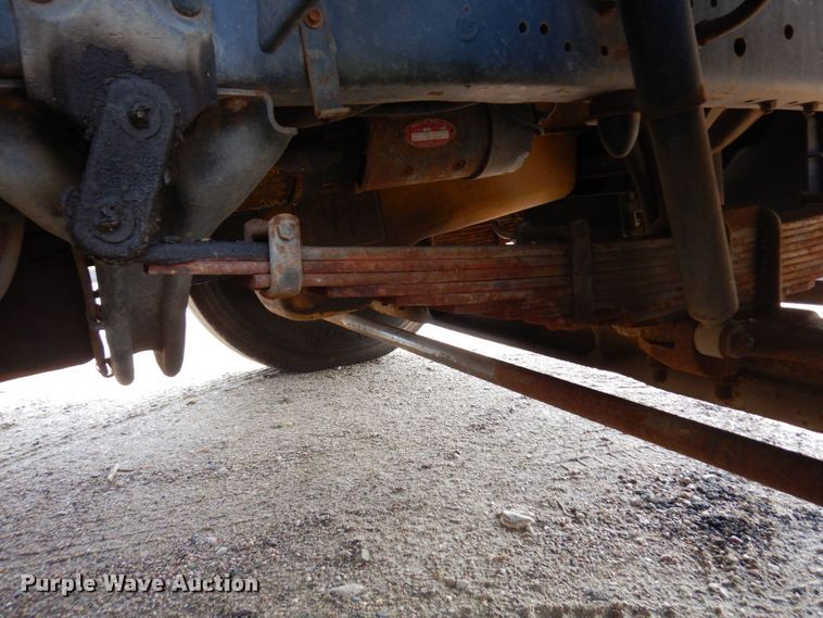 image for item MH9186 1987 Ford 8000  mobile command center