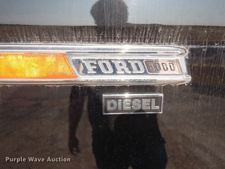 image for item MH9186 1987 Ford 8000  mobile command center