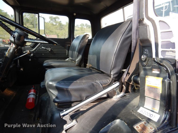 image for item MH9186 1987 Ford 8000  mobile command center