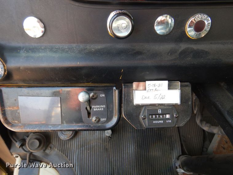 image for item MH9186 1987 Ford 8000  mobile command center