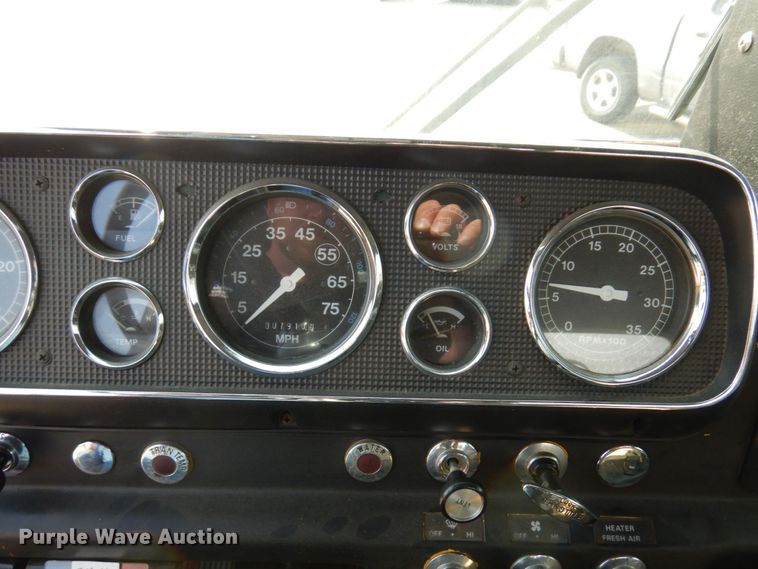 image for item MH9186 1987 Ford 8000  mobile command center