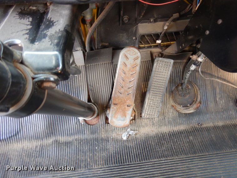 image for item MH9186 1987 Ford 8000  mobile command center