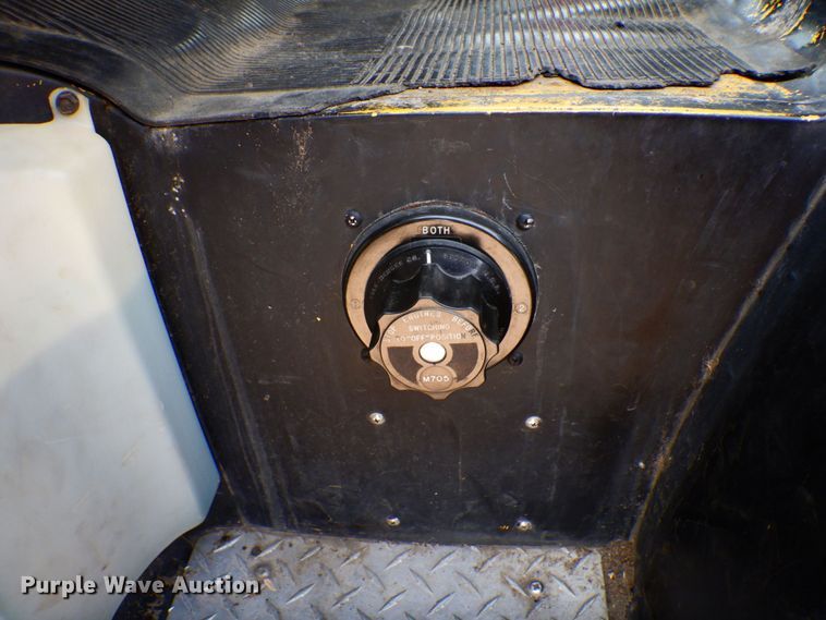 image for item MH9186 1987 Ford 8000  mobile command center