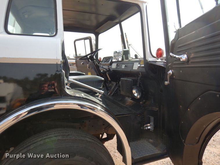 image for item MH9186 1987 Ford 8000  mobile command center