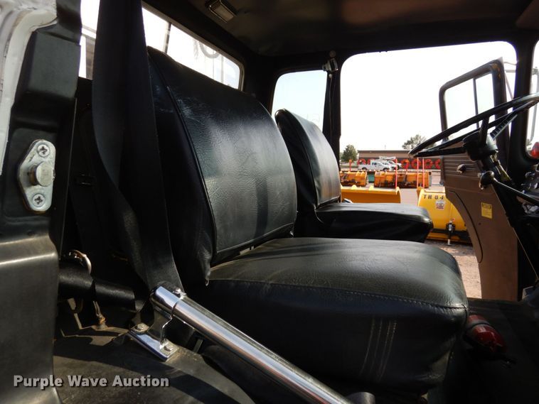 image for item MH9186 1987 Ford 8000  mobile command center