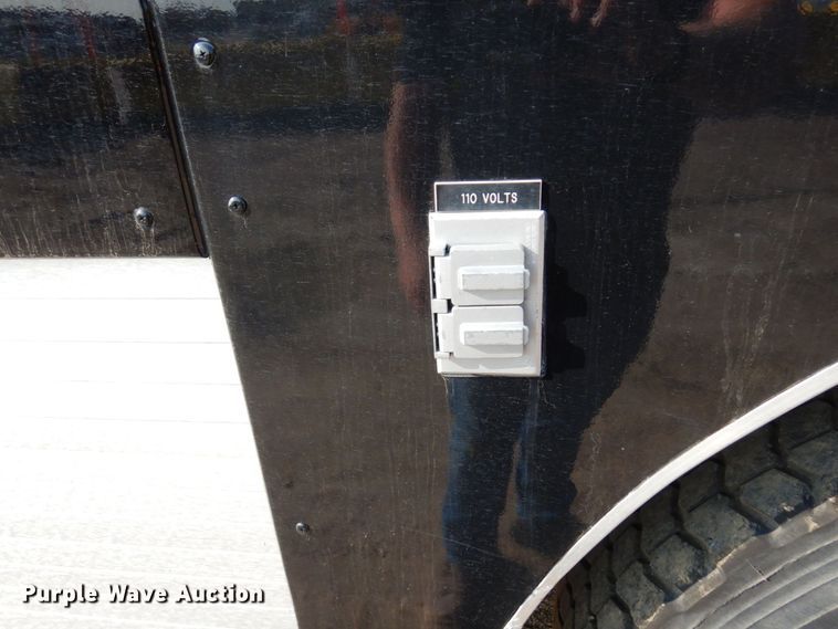 image for item MH9186 1987 Ford 8000  mobile command center