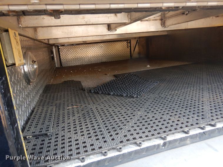 image for item MH9186 1987 Ford 8000  mobile command center