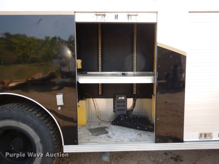 image for item MH9186 1987 Ford 8000  mobile command center