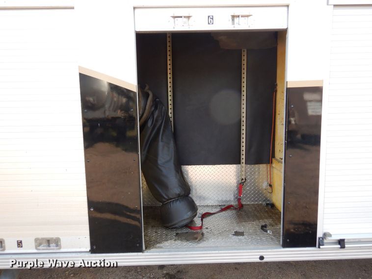 image for item MH9186 1987 Ford 8000  mobile command center