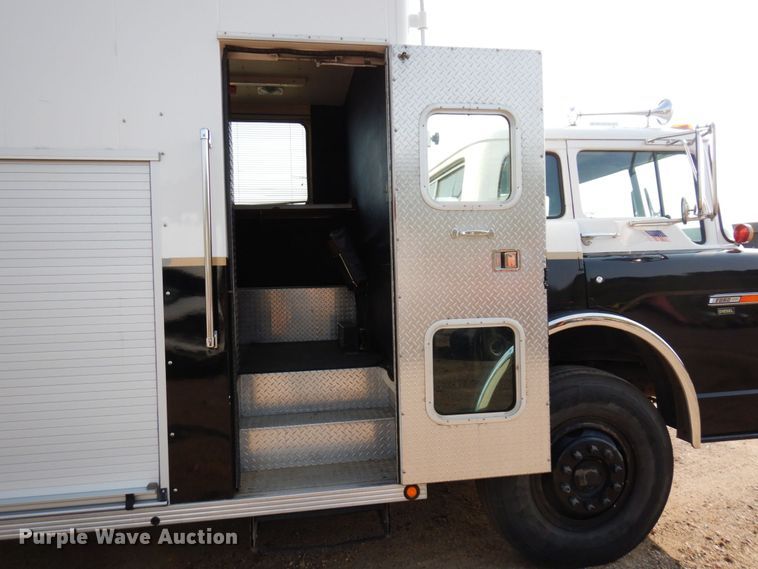 image for item MH9186 1987 Ford 8000  mobile command center