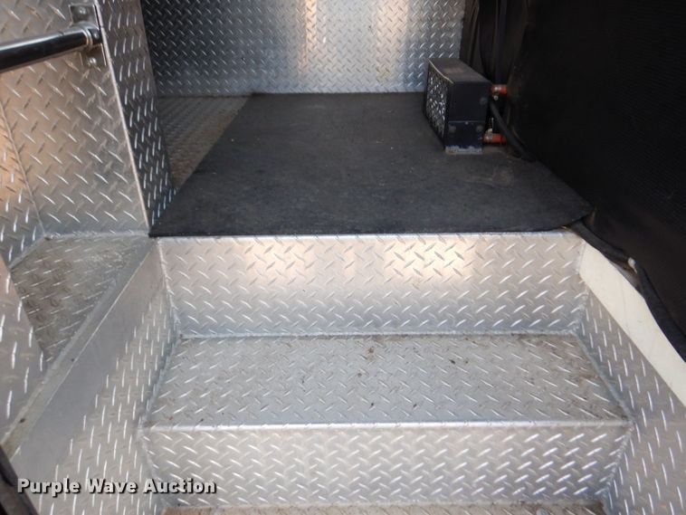 image for item MH9186 1987 Ford 8000  mobile command center